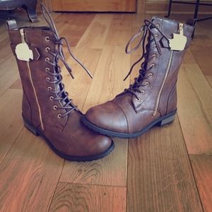 Brand new Brown combat boots!
