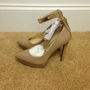 JESSICA SIMPSON NUDE PUMPS