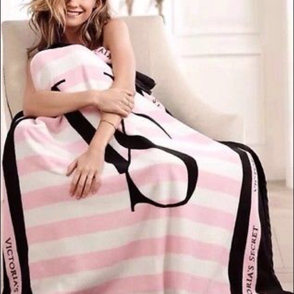 Victoria's Secret Accessories - ️NWT Victoria's Secret pink white black blanket