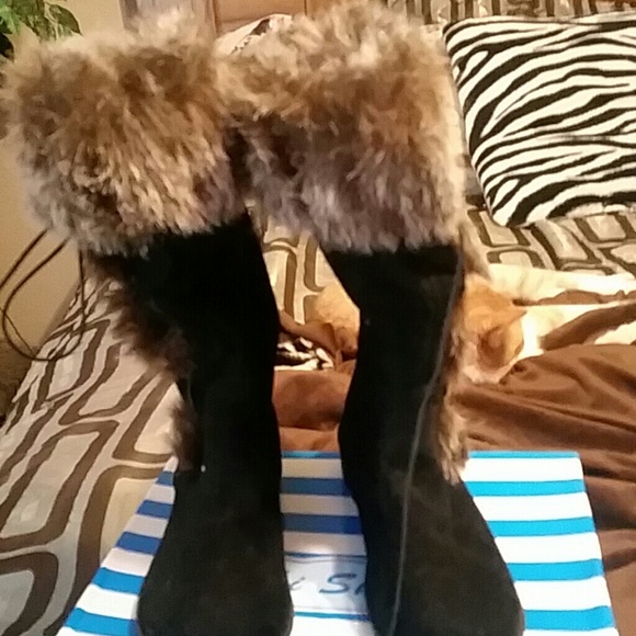 Womans new boots, very free shipping