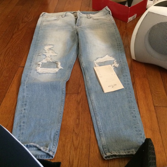 hollister boyfriend ripped jeans brand new