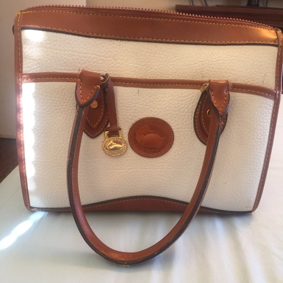 Dooney & Bourke handbag. - Picture 1 of 4
