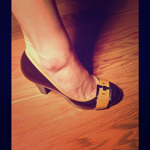 👠Gianni Bini Patent Brown/Tan Heels👠