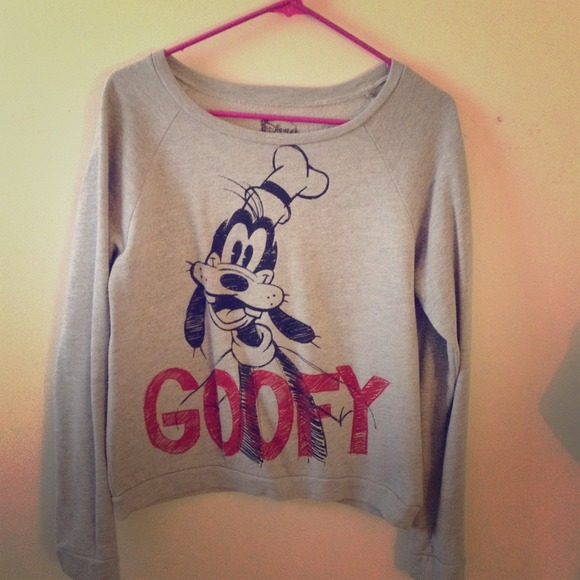 Goofys shirt.
