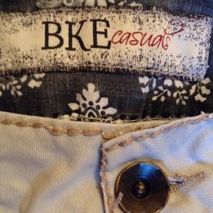 Buckle BKE khaki capris