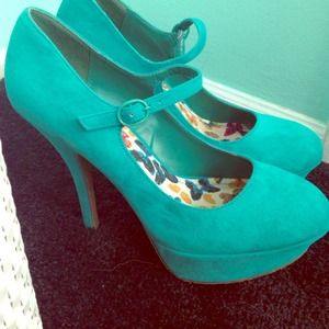 Turquoise pumps