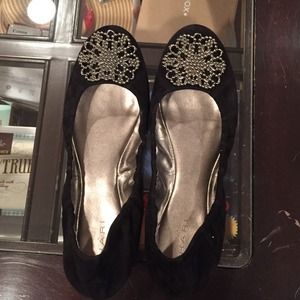 Tahari vallerie flats