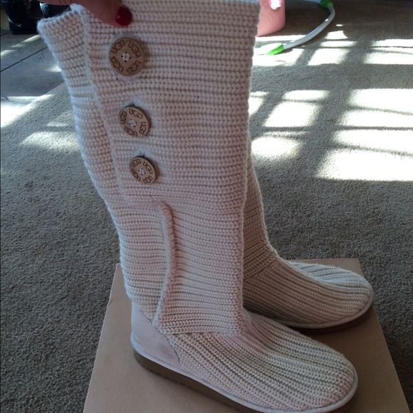 Ugg Classic Cardy cream color size 10
