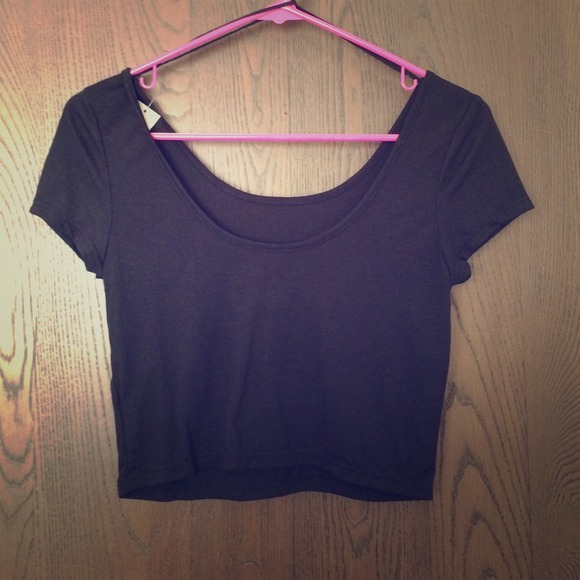 American Eagle Black Cropped Tee
