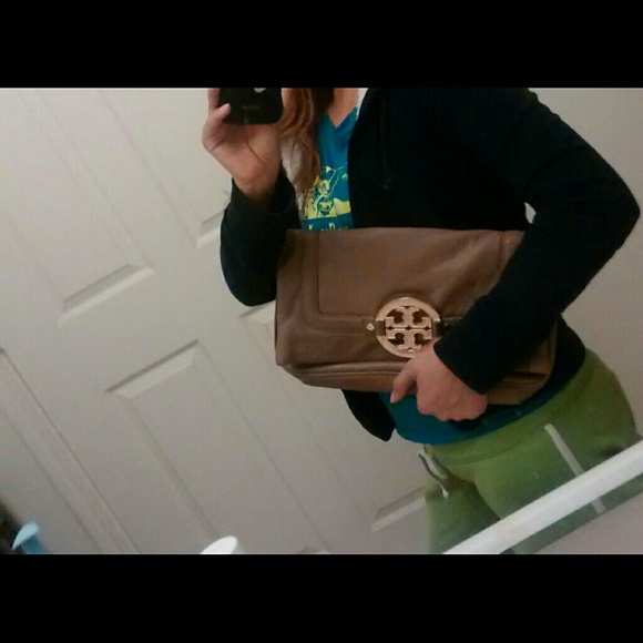 SOLD Tory Burch Amanda Foldover Taupe leather bag - Picture 2 of 4