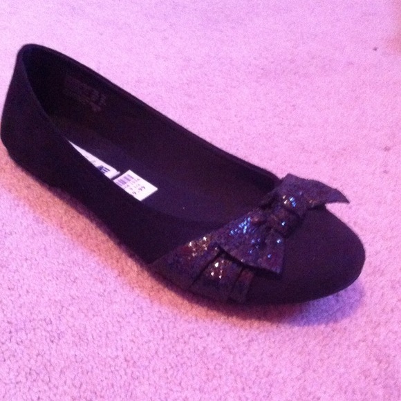 American Eagle Sparkly Bow Flats