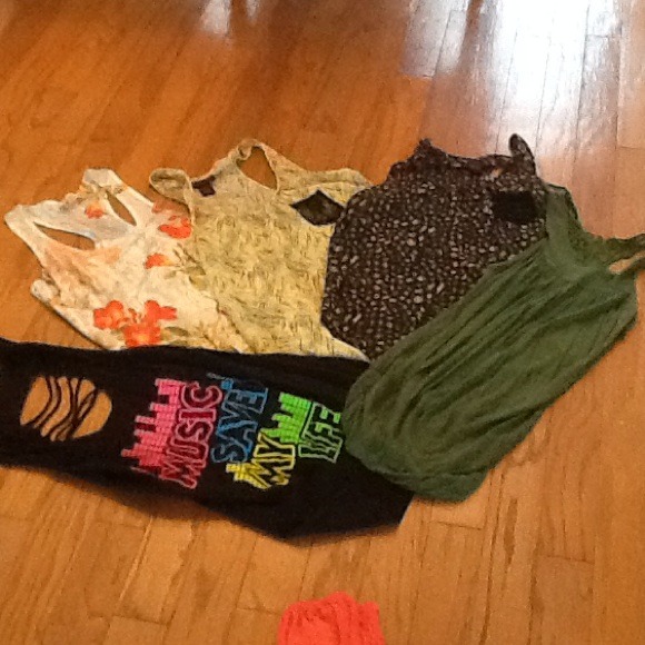 Medium tank top bundle get all 5 for one price!!!!