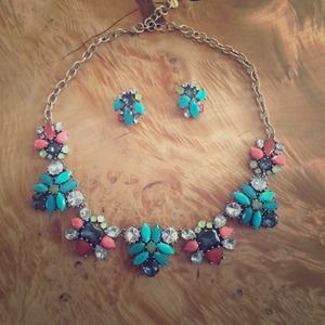 Stella & Dot Statement Necklace and Earring Set
