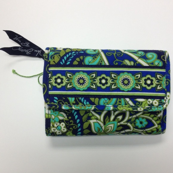 Vera Bradley wallet 🚫Sold in bundle 🚫 - Picture 1 of 4
