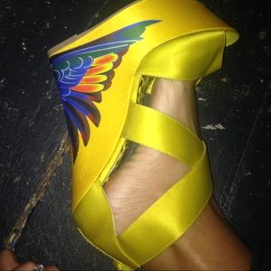 Size 10 Dollhouse shoes never worn