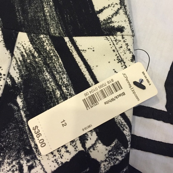 NWT Black and white graphic skirt - Picture 3 of 4