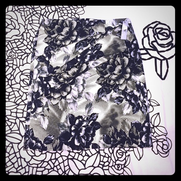 NWT black and white floral graphic skirt