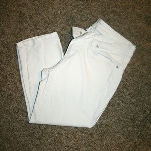 White modern crop capri pants