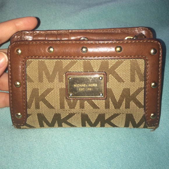 Michael Kors Big valley signature Bifold Wallet