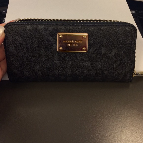 HOLD------------Used MK WALLET