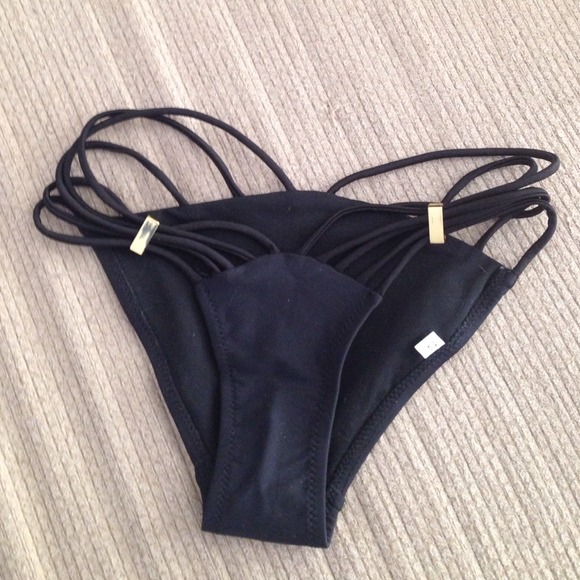 Black bikini bottoms