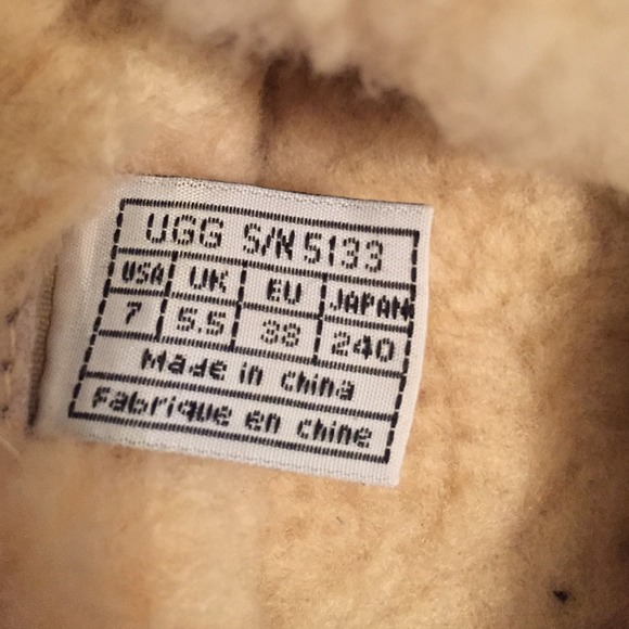 Gently worn UGG Dakota - Picture 3 of 4