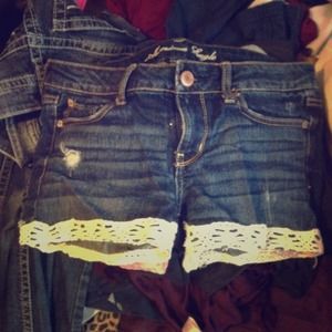 Jean shorts w lace details