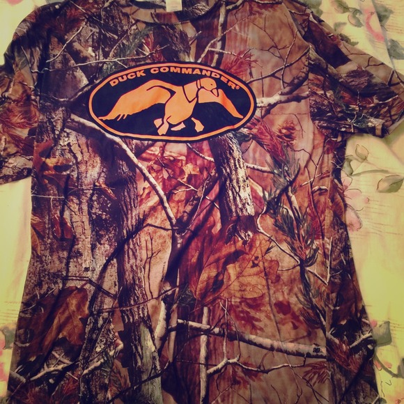 Hold----Women's Duck Commander t-shirt