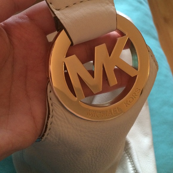 White Michael Kors Fulton Medium Shoulder Bag - Picture 2 of 4