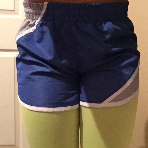 Shorts - Picture 2 of 3
