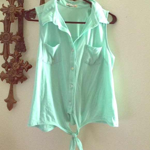 Mint sleeveless tie top!
