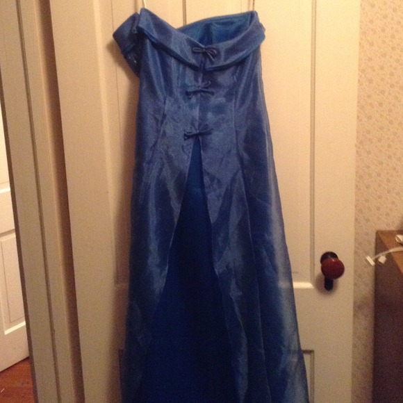 Blue ball gown - Picture 4 of 4