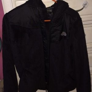Fuzzy black youth XL north face, great condition