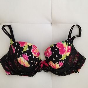 Victorias Secret Very Sexy push up