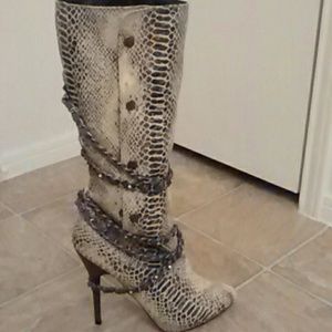 Snake skin heel rocker booths