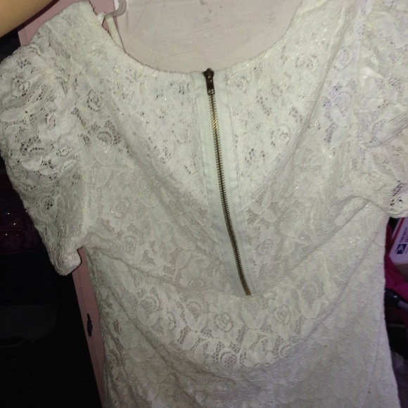 white lace dress:) - Picture 3 of 4