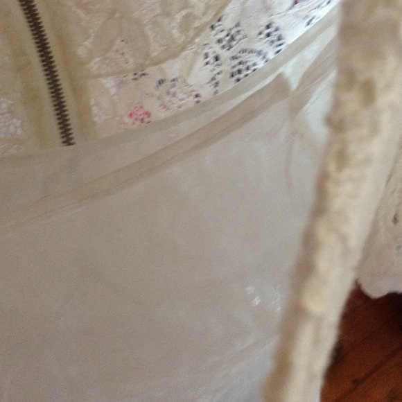 white lace dress:) - Picture 4 of 4