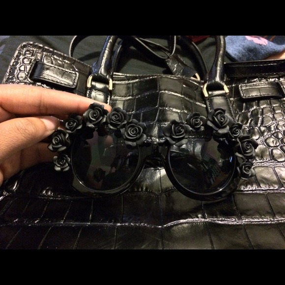 Black Sunglasses w/ Matte Black flowers on Top Rim