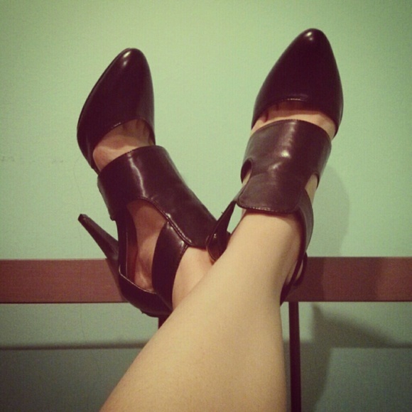 🆕Qupid black closed toe gladiator heels