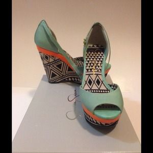 Jessica Simpson wedges