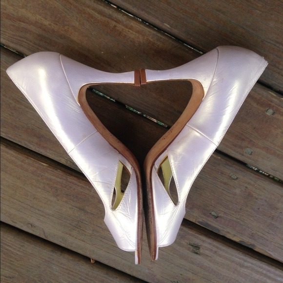 💥BOGO 50% OFF SALE💥  Pearly pink heels