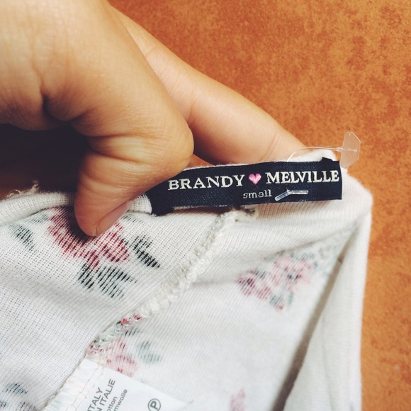 ❌❌SOLD ❌❌Brandy floral crop tee - Picture 3 of 3