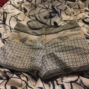 Tory Burch size 10 embroidered shorts nwt