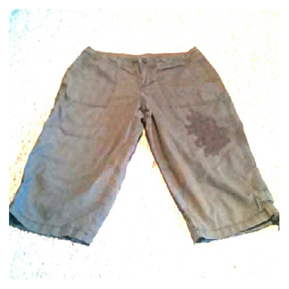 Army green capris
