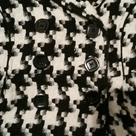 SOLD IN BUNDLE Black and White Coat - Picture 2 of 4