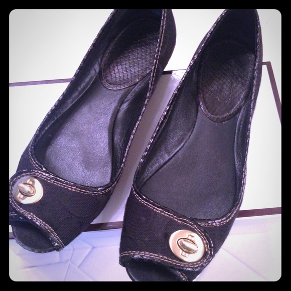 BLACK COACH FLATS!