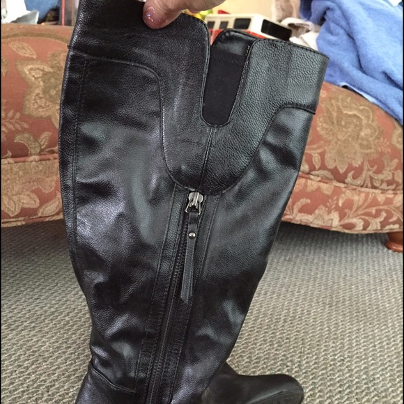 Black boots - Picture 1 of 2