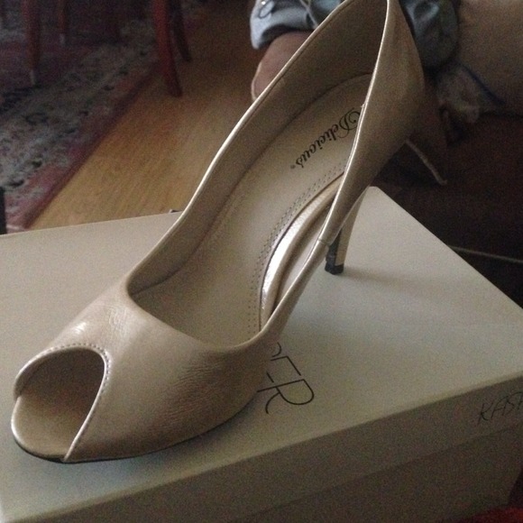 Women's peep toe