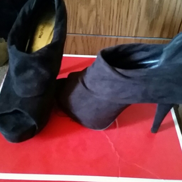 ♤○☆♡booties  good condition and comfortable - Picture 1 of 4