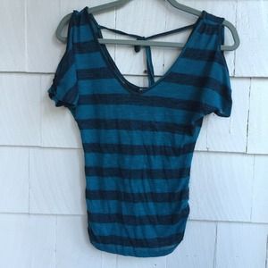 Love Culture 🐠Stripped Should Hole Shirt🐠